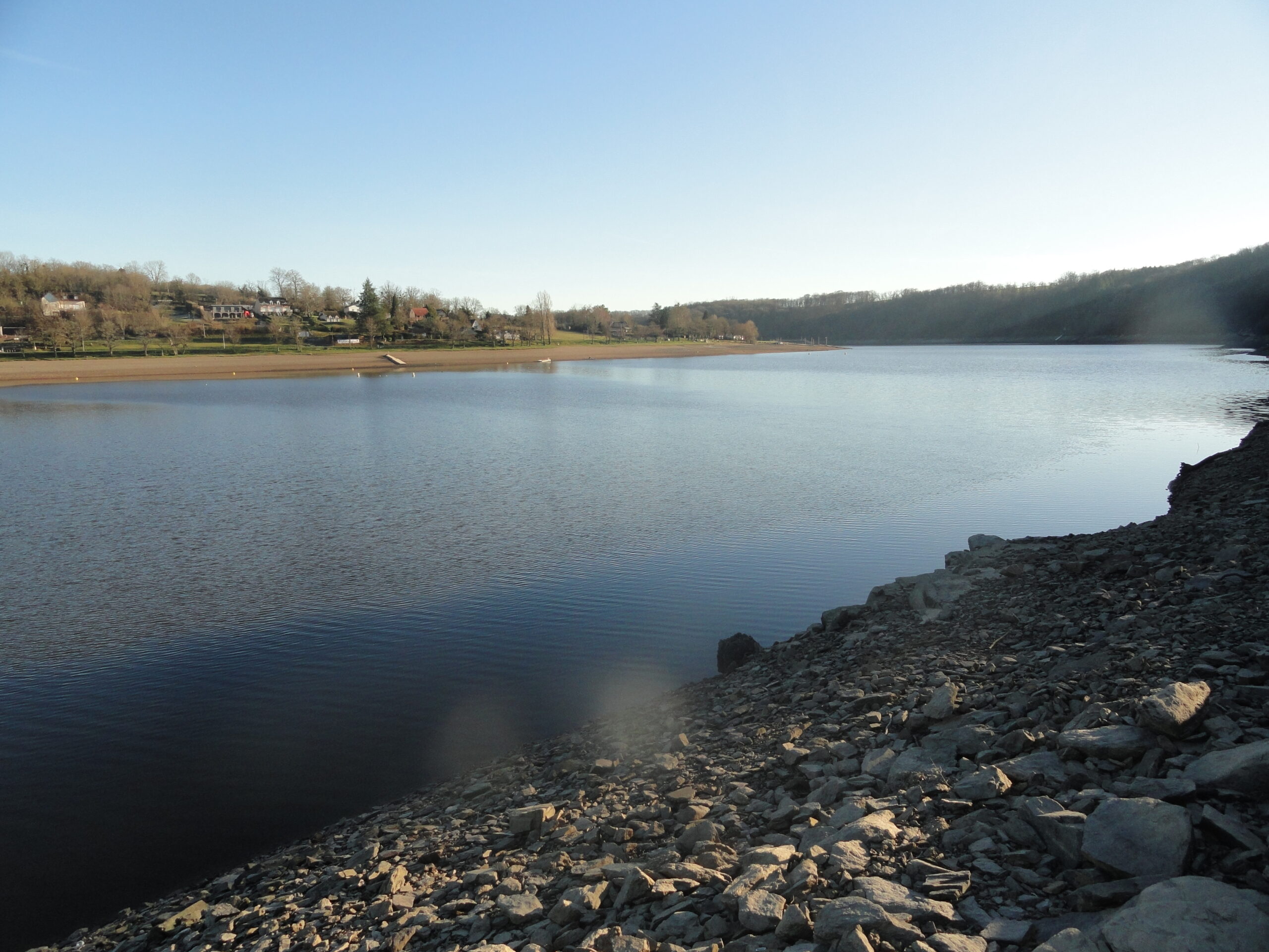 le lac d'Eguzon en hivernage